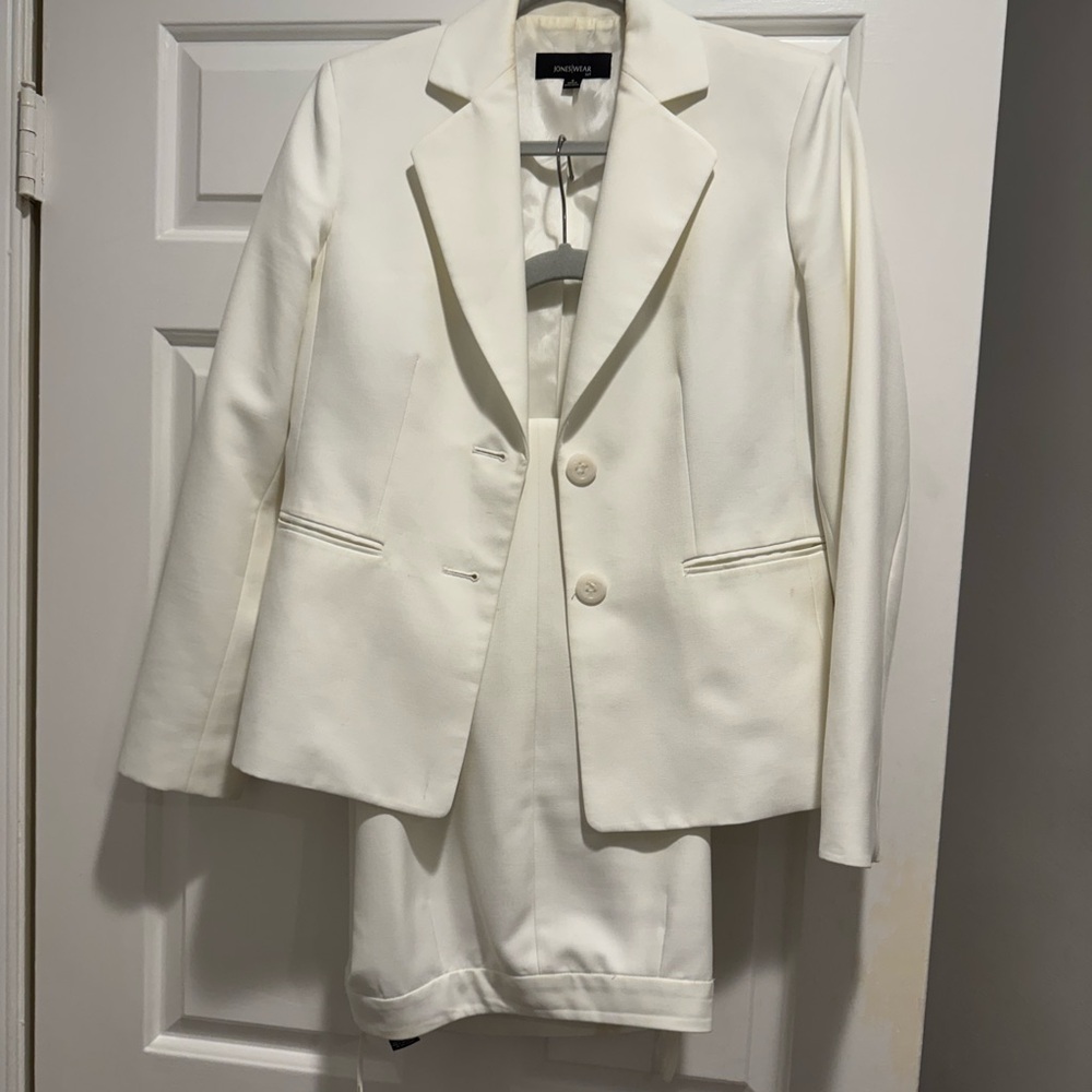 Jones Wear Elegant White Suit Set
